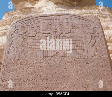 Nahaufnahme von der geschnitzten Stele vor die große Sphinx von Gizeh Ägypten R Ashworth Stockfoto