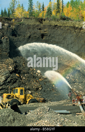 Moderne Hydraulicking für Gold im Placer Einlagen Klondike Goldfields Yukon Kanada Nordamerika Stockfoto