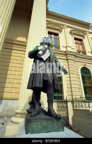 Statue von Christoph Kolumbus außerhalb der Palacio Nacional auf Plaza Barrios in San Salvador, El Salvador Stockfoto