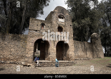 Die 13. Turm und Eingangstor der Debre Berhan Selassie Kirche, Gondar, Äthiopien, Afrika Stockfoto