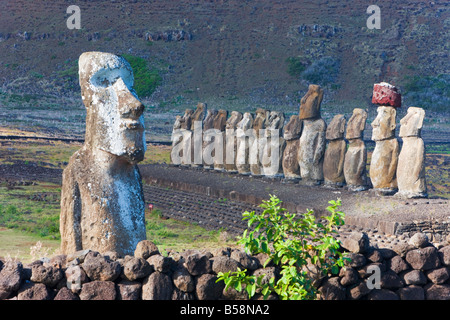 Ahu Tongariki, ist die größte Ahu auf der Insel, Tongariki eine Reihe von 15 riesigen steinernen Moai Statuen, Rapa Nui (Osterinsel), Chile Stockfoto