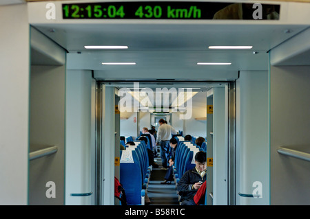 Der Maglev, schnellste Zug der Welt, vom internationalen Flughafen Pudong an der Long Yang Road u-Bahnstation, Shanghai, China Stockfoto