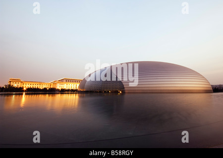 Die National Grand Theatre Opera House (das Ei) entworfen von Französisch Architekt Paul Andreu, Peking, China Stockfoto