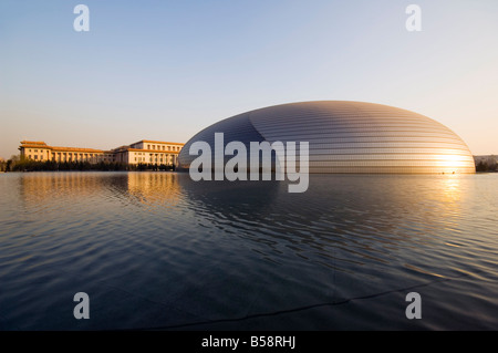 Die National Grand Theatre Opera House (das Ei) entworfen von Französisch Architekt Paul Andreu, Peking, China Stockfoto