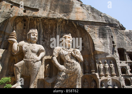 Geschnitzten Buddha-Statuen in Longmen Grotten, Dragon Gate Grotten aus dem 6. bis 8. Jahrhundert, Provinz Henan, China Stockfoto