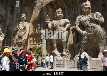 Geschnitzten Buddha-Statuen in Longmen Grotten, Dragon Gate Grotten aus dem 6. bis 8. Jahrhundert, Provinz Henan, China Stockfoto