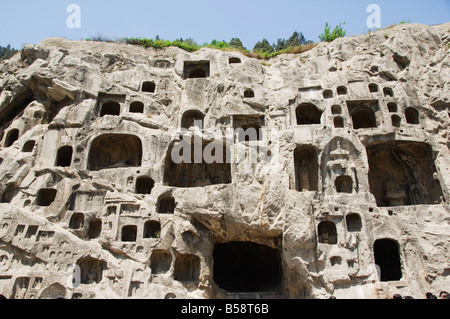 Geschnitzten Buddha-Statuen in Longmen Grotten, Dragon Gate Grotten aus dem 6. bis 8. Jahrhundert, Provinz Henan, China Stockfoto