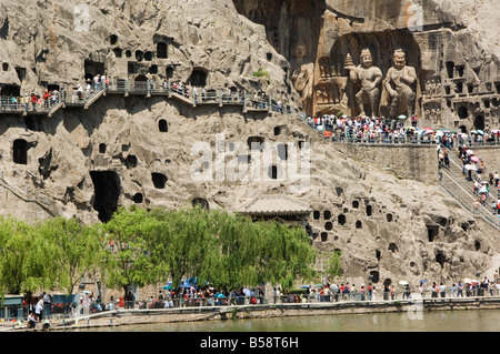 Geschnitzten Buddha-Statuen in Longmen Grotten, Dragon Gate Grotten zum Yi er Fluss, Henan Provinz, China Stockfoto