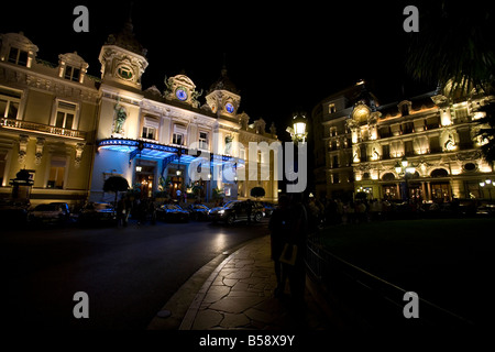 Bild zeigt das Casino von Monte Carlo und das Hotel De Paris in das Fürstentum Monaco Stockfoto