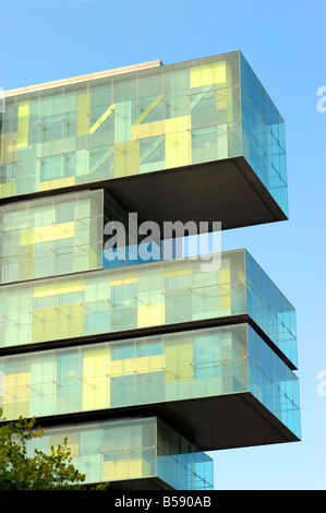 Manchester Ziviljustiz Zentrum Justizpalast moderne Glasgestaltung Architektur Gebäude außen blauer Himmel äußere Reise Tourismus Stockfoto