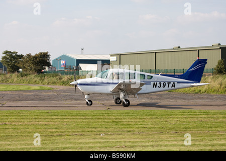 Beech C24R Sierra 200 N39TA Futter auf der Start-und Landebahn auf Sandtoft Flugplatz Take-off bereit Stockfoto