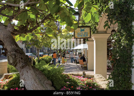 Fußgänger an der State Street Santa Barbara Kalifornien USA Stockfoto