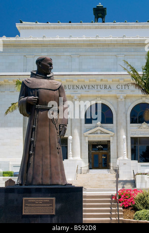 Statue von Pater Junipero Serra von John Palo Kangas am Rathaus Ventura Kalifornien USA Stockfoto