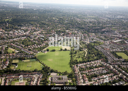 Luftbild Norden östlich von Fortune Green Hampstead Cemetery Sportplatz suburban Häuser Bäume Hampstead Heath London NW6 NW2 NW Stockfoto