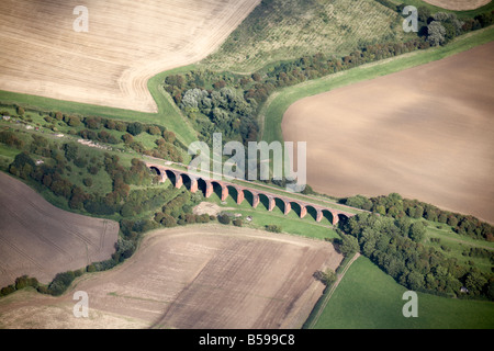 Luftbild Norden östlich von stillgelegten Viadukt Land Felder John O Gaunt Leicestershire England UK hohe Ebene schräg Stockfoto