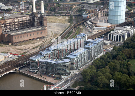 Luftbild südöstlich von Battersea Power Station stillgelegten Eisenbahn Linien Gas Werke Glas Wohnblocks Batterea Wharf London S Stockfoto