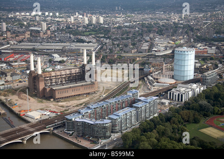 Luftbild südöstlich von Battersea Power Station stillgelegten Eisenbahn Linien Gas Werke Glas Wohnblocks Batterea Wharf London S Stockfoto