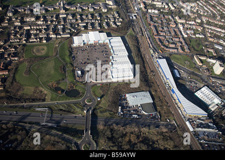 Luftbild Norden westlich von Friern Brücke Retail Park Depot Eisenbahnlinie Pinkham Weg A406 Vorstadt beherbergt neue Southgate London N11 Stockfoto