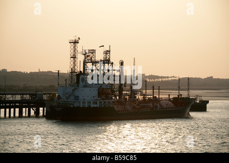 Stena Alexita Handelsschifffahrt Schiff Schiff am Southampton Water in Fawley Erdgas und Erdöl-Raffinerie terminal Hafen angedockt Stockfoto