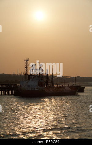 Stena Alexita Handelsschifffahrt Schiff Schiff am Southampton Water in Fawley Erdgas und Erdöl-Raffinerie terminal Hafen angedockt Stockfoto