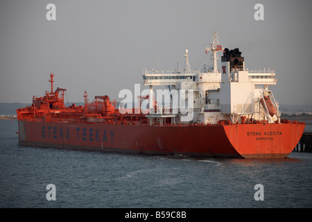 Stena Alexita Handelsschifffahrt Schiff Schiff am Southampton Water in Fawley Erdgas und Erdöl-Raffinerie terminal Hafen angedockt Stockfoto