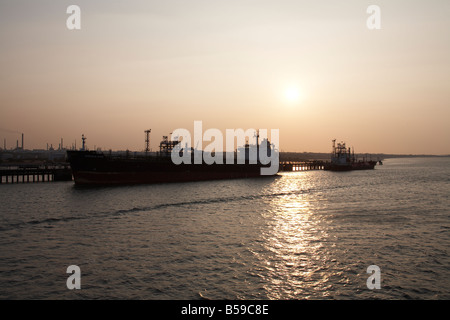 Stena Alexita Handelsschifffahrt Schiff Schiff am Southampton Water in Fawley Erdgas und Erdöl-Raffinerie terminal Hafen angedockt Stockfoto