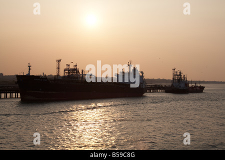 Stena Alexita Handelsschifffahrt Schiff Schiff am Southampton Water in Fawley Erdgas und Erdöl-Raffinerie terminal Hafen angedockt Stockfoto