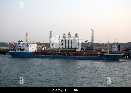 Stena Alexita Handelsschifffahrt Schiff Schiff am Southampton Water in Fawley Erdgas und Erdöl-Raffinerie terminal Hafen angedockt Stockfoto