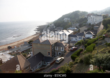 Cliffto Blick auf Häuser und Meeresstrand in Stadt von Ventnor Isle Of Wight England UK Stockfoto