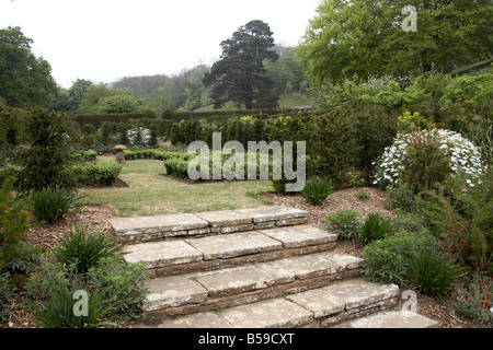 Stufen hinauf in Garten von Mottistone Manor NT National Trust Isle Of Wight England UK Stockfoto