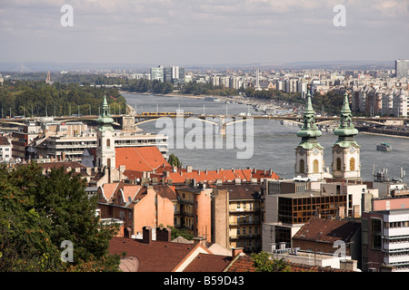 Panoramablick auf die Donau, Sankt-Anna-Kirche, Budapest, Ungarn Stockfoto