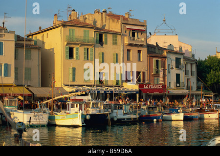 Blick über den Hafen in den Abend, Cassis, Bouches-du-Rhône, Provence, Cote d ' Azur, Frankreich, Mittelmeer, Europa Stockfoto