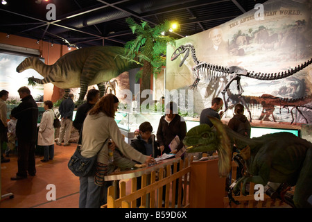 Menschen in Dinosaur Isle Besucher touristische Attraktion Ausstellung Sandown Isle Of Wight England UK Stockfoto