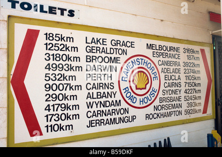 Shell Station Abstand Liste zeigt Land Entfernungen Ravensthorpe Western Australia Australien Pazifik Stockfoto