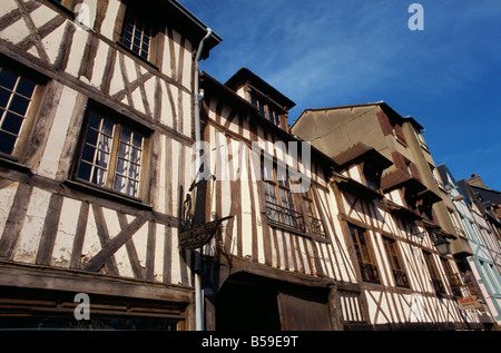 Aitre Saint-Maclou, Beinhaus aus dem 16. Jahrhundert, typisch für Fachwerkhäusern in der Stadt Rouen, Haute Normandie, Frankreich Stockfoto