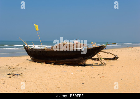Angelboote/Fischerboote in Benaulim Beach in Goa, Indien. Stockfoto