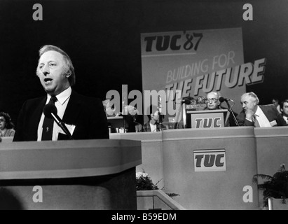 Arthur Scargill, Führer der nationalen Union der Minenarbeiter Redebeitrag während der TUC-Konferenz. September 1987 P005457 Stockfoto