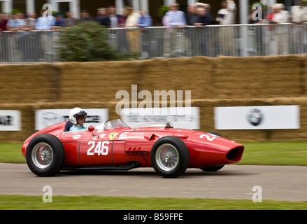 1960 Typ Ferrari 246 Dino mit Fahrer Roald Goethe beim Goodwood Festival of Speed, Sussex, UK. Stockfoto