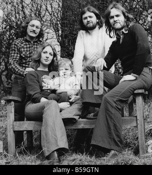 Folk-Band Vorspiel Brian Hume Irene Hume Baby Benjamin Hume Allan Rogan und Ian Vardy Stockfoto