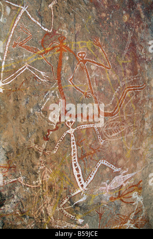 Tanzfiguren am Nourlangie Rock, Aborigines Obdach und Rock-Kunst-Ort im Kakadu-Nationalpark, Northern Territory, Australien Stockfoto