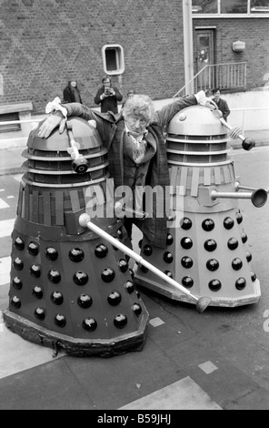 ±Dr. Who¯ John Pertwee: Jon Pertwee gibt zurück, wie Dr. Who, wenn eine neue Serie von Abenteuern am BBC-1 um 17:50 Samstag Jan beginnt. Stockfoto