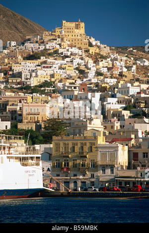 Skyline der Stadt Ermoupolis Stadt Syros Kykladen griechische Inseln Griechenland Europa Stockfoto