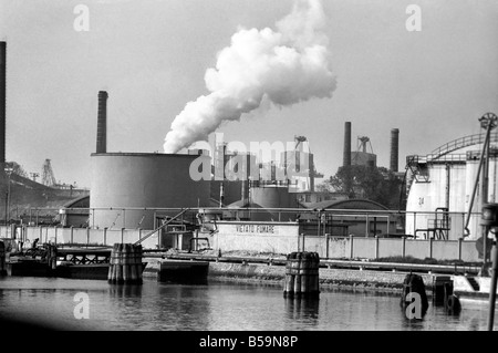 Allgemeine Szenen in Venedig. Dies ist eine typische Szene auf dem Festland in Porto Marghera Industriegebiet zeigen Verschmutzung ergriffen Stockfoto