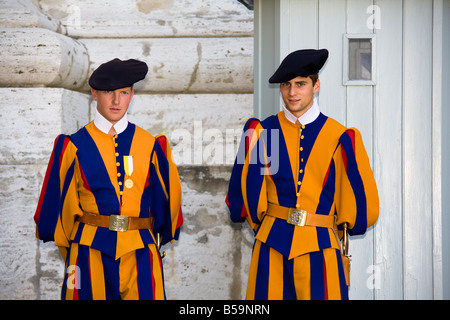 Vatikan Soldaten auf Wache, der Vatikan, St. Peter-Platz, Piazza San Pietro, Rom, Italien Stockfoto