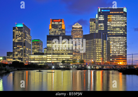 2008-Canary wharf in der Abenddämmerung, London, UK Stockfoto