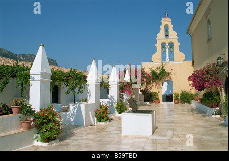 Der Kloster und Bell Tower in Paleokastritsa Korfu Ionische Inseln Griechenland H P Merten Stockfoto