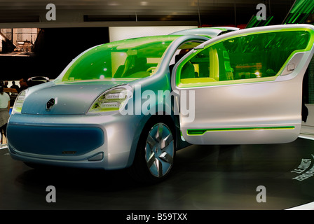 Paris Frankreich, kohlenstoffarme Fahrzeuge „Elektromotor“ „Konzeptfahrzeug“ Renault ZE Seitenansicht, Elektrofahrzeug Seitenansicht EV Stockfoto