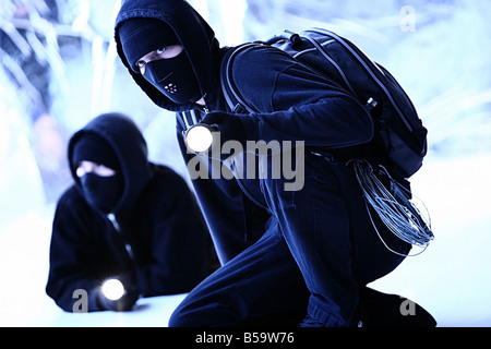 Zwei Diebe in schwarz gekleidet Stockfoto