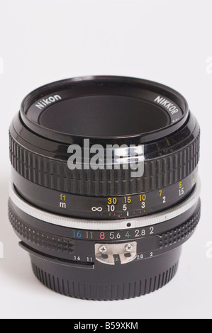 Ein Nikon 50mm f2 Ai Nikkor standard manueller Fokus-Objektiv für Nikon 35mm slr Kameras Stockfoto