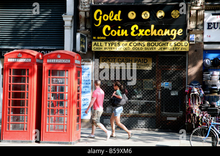 Gold-Münzen-Händler-Shop im Zentrum von London am Sonntag geschlossen Stockfoto